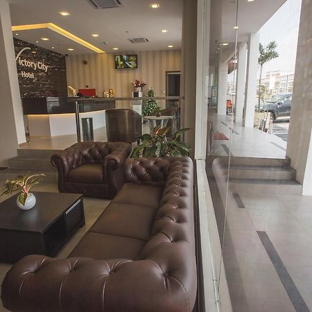 Hotel Zamburger Victory City Johor Bahru Bagian luar foto
