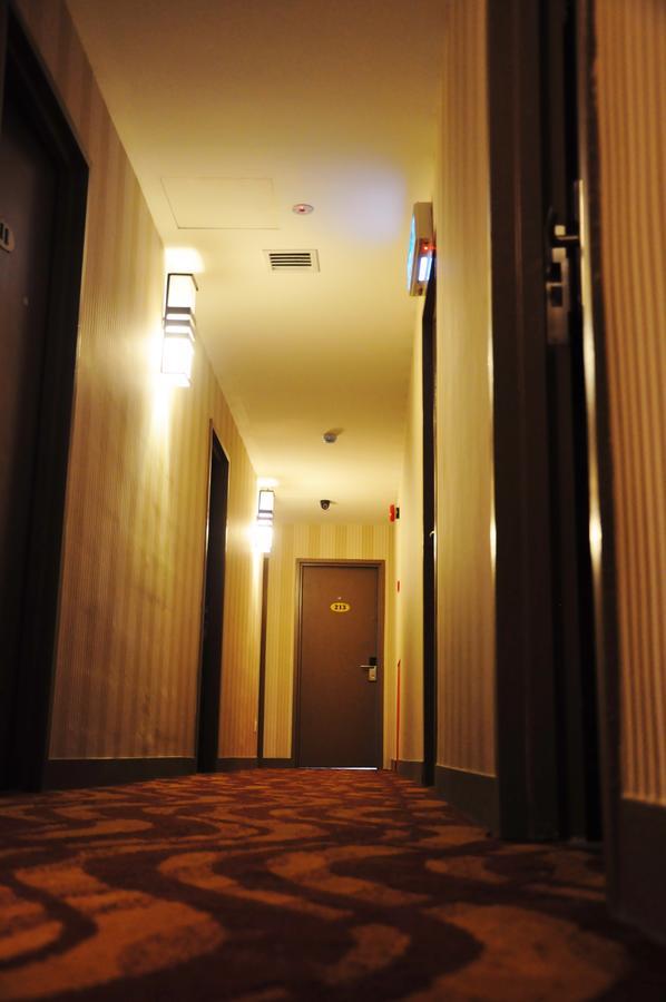 Hotel Zamburger Victory City Johor Bahru Bagian luar foto