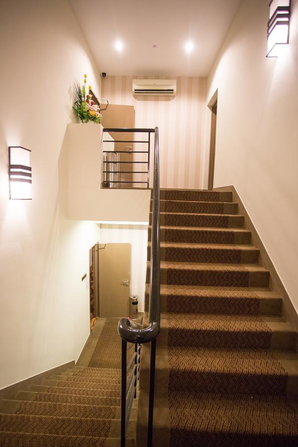 Hotel Zamburger Victory City Johor Bahru Bagian luar foto