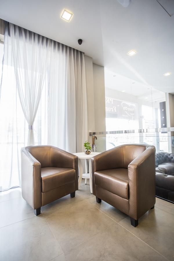Hotel Zamburger Victory City Johor Bahru Bagian luar foto
